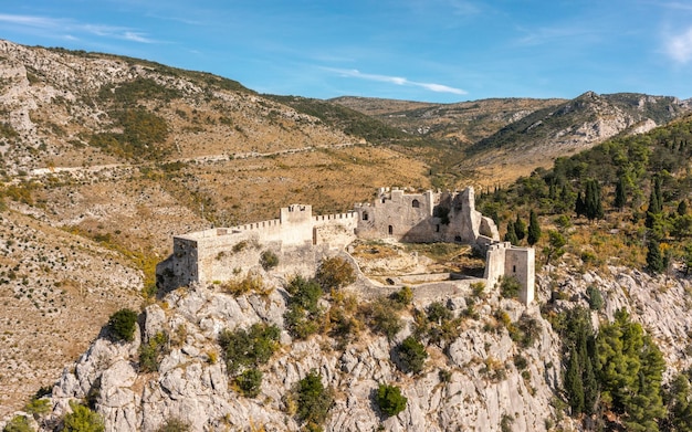 Foto la fortaleza de herceg stjepan vukcic kosaca en el blagaj