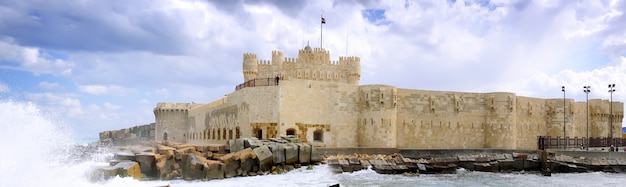 Fortaleza Kite-Bey construida sobre las ruinas del faro de Alejandría. Alexandria, Egipto