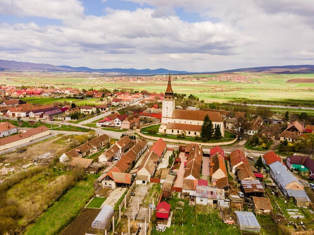 Fortaleza medieval de Feldioara Romênia Marienburg no condado de Brasov da Transilvânia