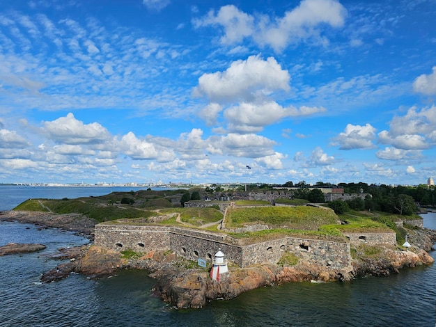 Foto la fortaleza de suomenlinna en helsinki es un sitio del patrimonio mundial