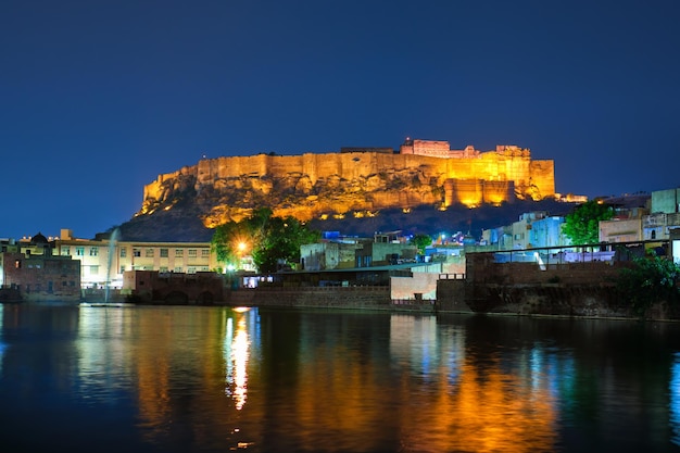 Forte de Mehrangarh no crepúsculo Jodhpur Índia