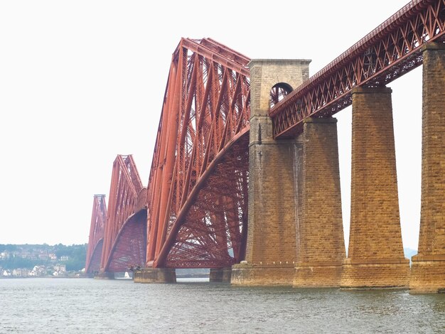 Forth Bridge über den Firth of Forth in Edinburgh