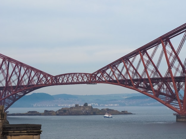 Forth Bridge über den Firth of Forth in Edinburgh