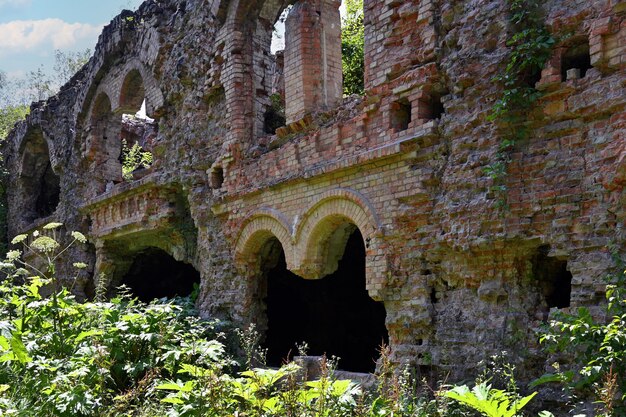 fortificação militar velha e abandonada. Forte Tarakanovsky