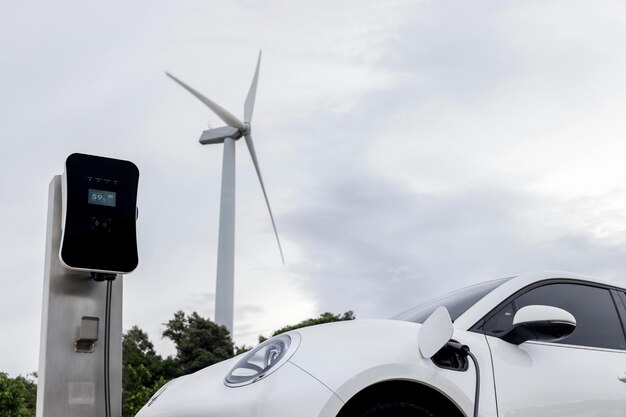 Fortschrittliche Kombination aus Ladestation für Elektroautos und Windkraftanlage