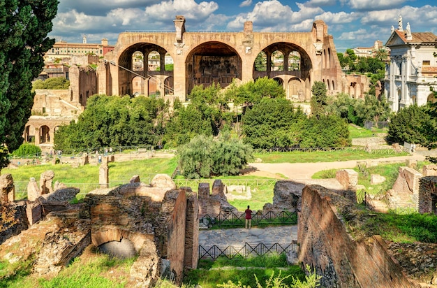 Forum Romanum mit Basilika von Maxentius und Konstantin in Rom