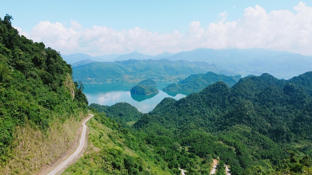 Foto aérea de carretera de montaña gratis