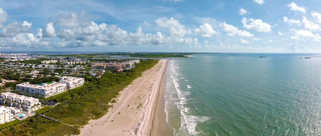 Foto aérea de Cocoa Beach-Cape Canaveral, Florida, EE.UU.