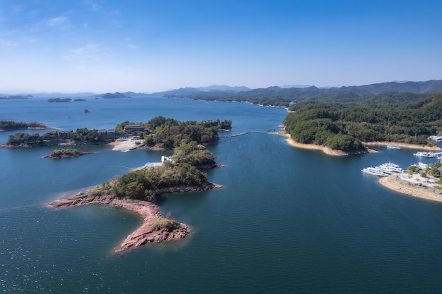 Foto aérea da paisagem do Lago Qiandao