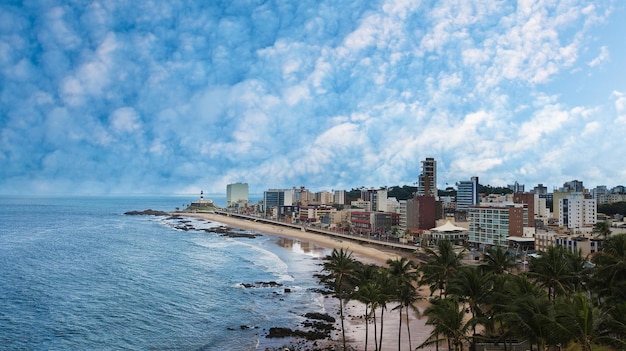 Foto aérea da praia da barra em salvador bahia brasil