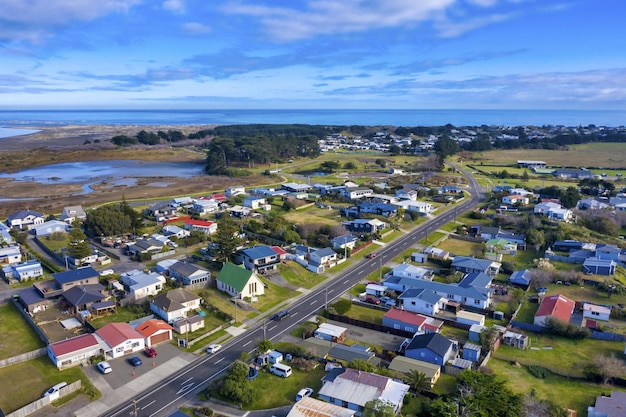 Foto aérea da vila de praia de Foxton em Manawatu-Wanganui, Nova Zelândia