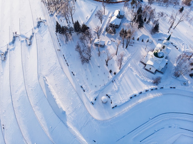 Foto foto aérea da vista principal da cidade de barnaul