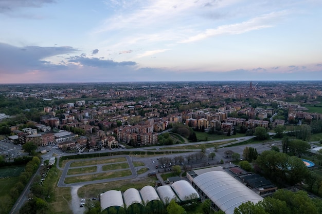 Foto aérea de Cremona e do rio Po