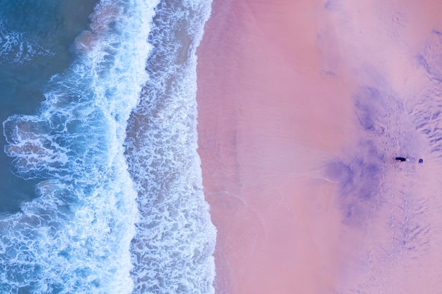 Foto aérea de vista superior do drone voador da incrível paisagem de praia do mar com água turquesa Copie o espaço para sua mensagem de texto publicitária ou conteúdo promocionalViagem e fundo de turismo
