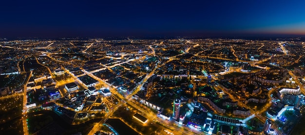 Foto aérea de Minsk Bielorrusia en la noche