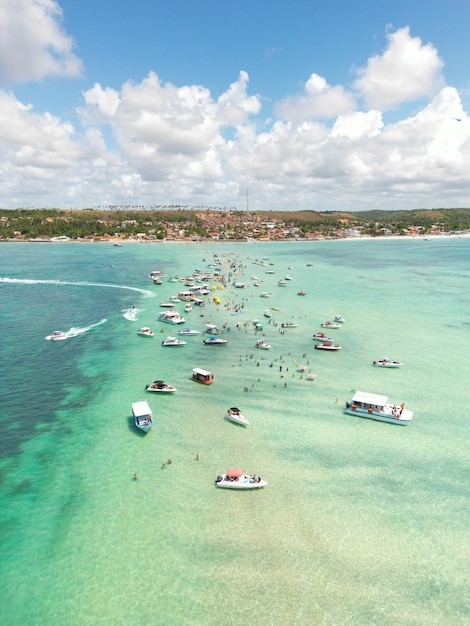 Foto foto aérea no caminho de moises na praia de barra grande na cidade de maragogi alagoas brasil