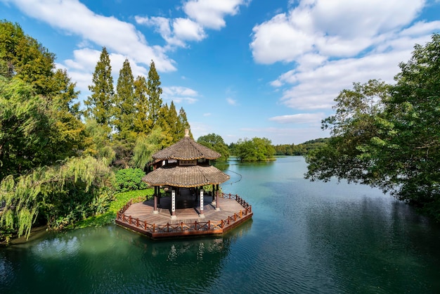 Foto aérea del paisaje urbano del lago del oeste de Hangzhou