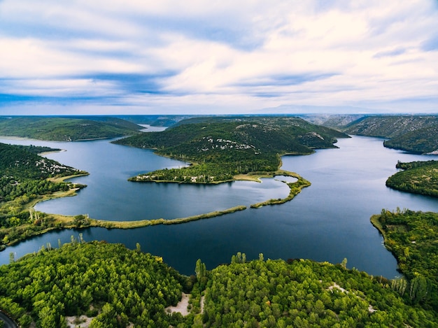 Foto aérea del Parque Nacional de Krka en otoño Croacia