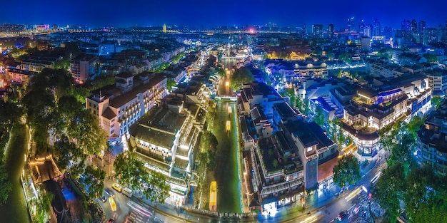 Foto aérea del Templo de Confucio y el río Qinhuai en Nanjing