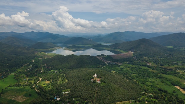 Foto aérea de la vista superior de volar el abejón del campo de Chiang Mai