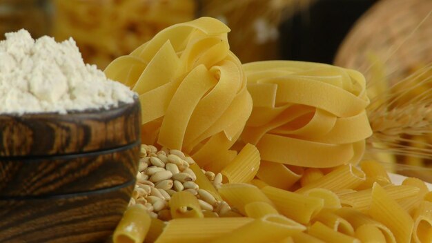 Foto de alimentos crudos crudos de pasta de macarrones italianos