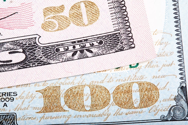 Foto apilada Detalle del nuevo diseño de billetes de 100 y 50 dólares