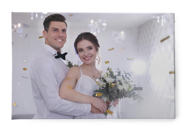 Foto auf Leinwand gedruckt, weißer Hintergrund Glückliches Brautpaar zusammen im festlichen Saal