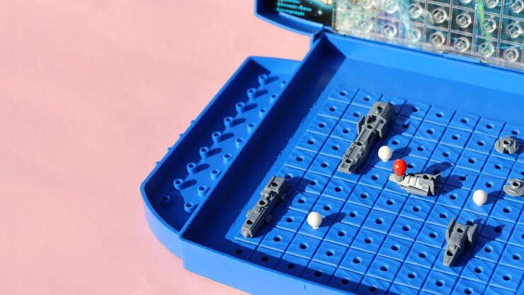 Foto foto de batalla naval de juego de mesa tomada con enfoque selectivo y efecto de ruido