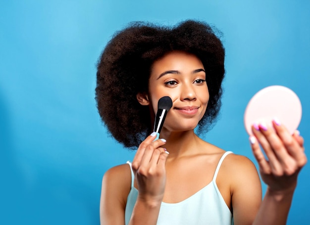 foto beleza menina moderna com sorriso sincero aplicando maquiagem com pincel olhando no espelho