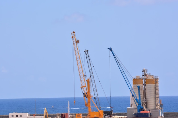 Foto Bild eines Industriegebäudes im Hafen