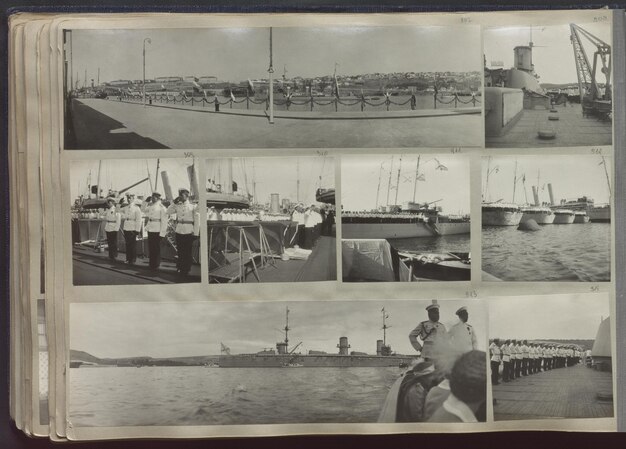 una foto en blanco y negro de un barco con mucha gente en el fondo