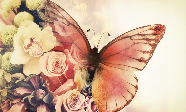 Foto borboleta com efeito de flores de dupla exposição