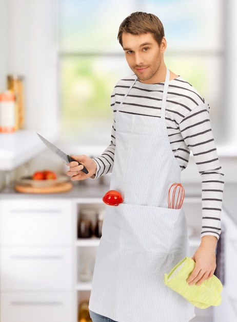 foto brilhante de homem bonito com faca