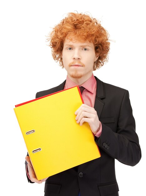 foto brilhante de homem bonito com pastas