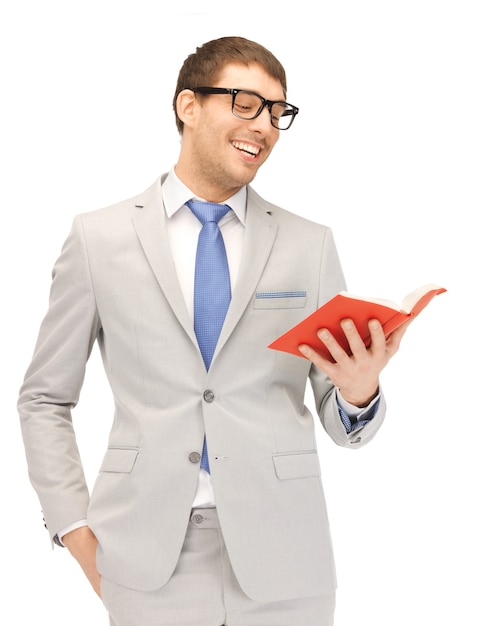 Foto brilhante de homem feliz com livro