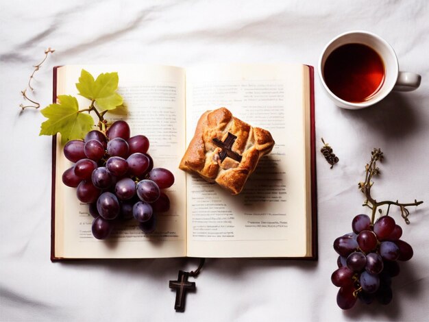 Foto Brotbecher Trauben und Kreuz auf Buch auf weißem Hintergrund Top View