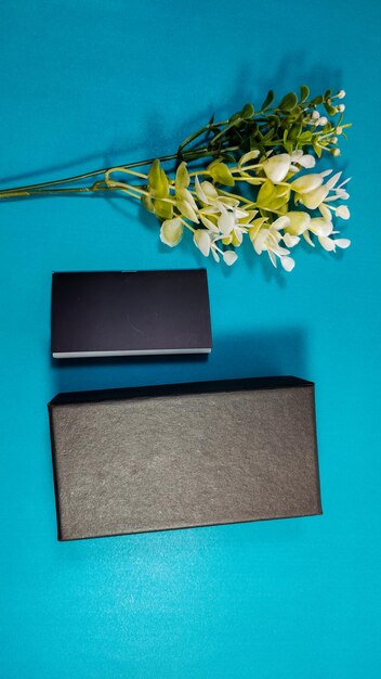Foto de caja negra para la maqueta del embalaje del producto de su empresa