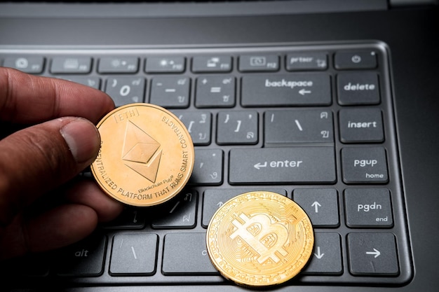 Foto del concepto de monedas Cryptocurrency y ethereum