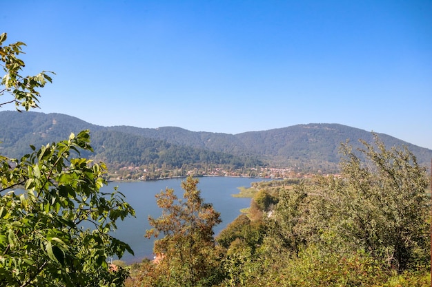 Foto de concepto de viaje. paisaje del lago. Turquía / Esmirna / Odemis / Golcuk