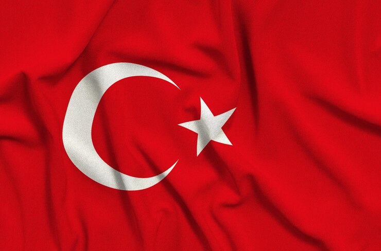 Foto foto da bandeira da turquia com dobras e dobras