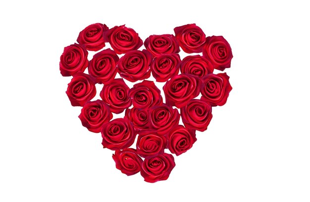 Foto foto de estoque coração vermelho feito de rosas vermelhas fundo branco isolado ai gerado