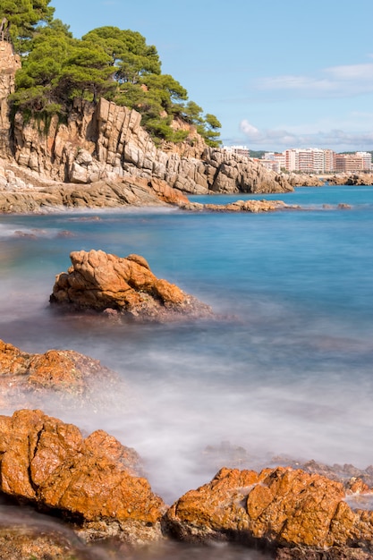 Foto de longa exposição da costa brava