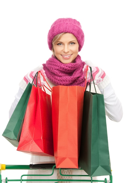 foto de mulher adorável com sacolas de compras