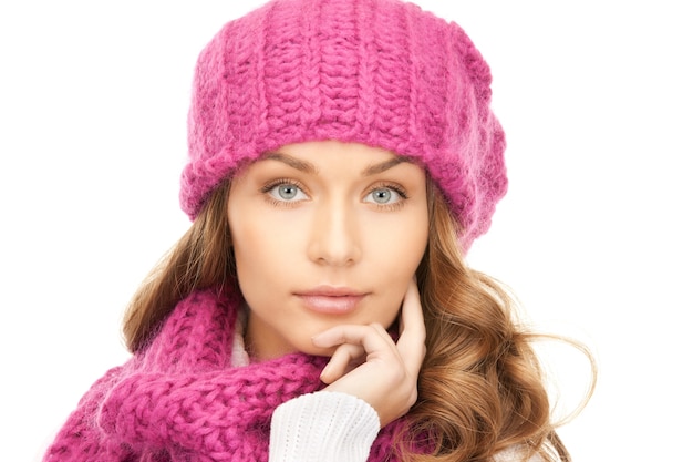 foto de mulher bonita com chapéu de inverno