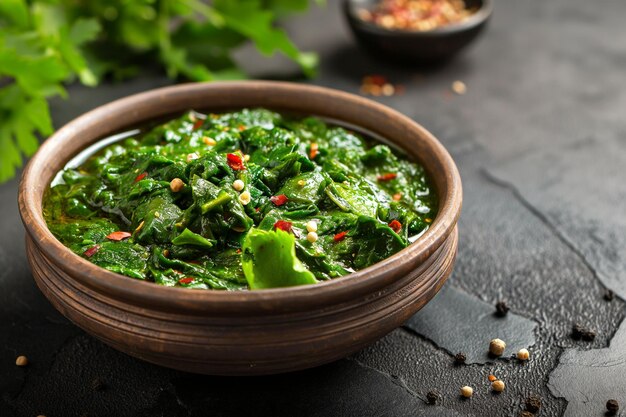 foto de Saag curry de folhas verdes