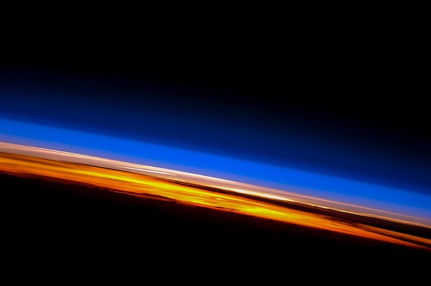 Foto de satélite do horizonte da Terra ao pôr do sol elementos desta imagem fornecida pela NASA