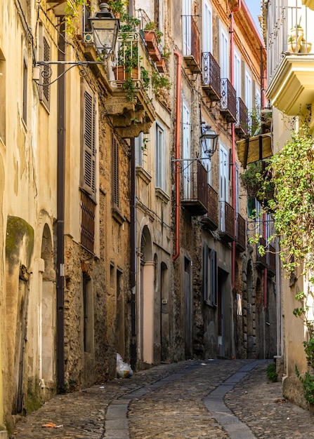 Foto de um beco em Nicotera, Calábria, Itália