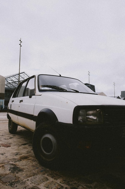 Foto foto de um carro branco em close-up