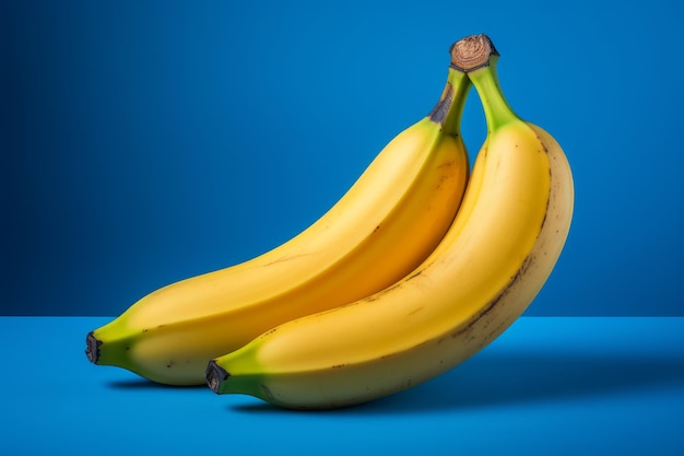 Foto de uma banana amarela vibrante em um fundo azul sólido IA geradora