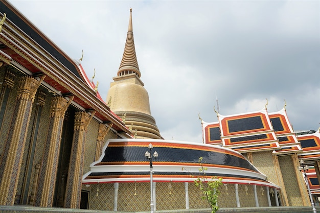 Foto de Wat Ratchabophit Sathitmahasimaram Ratchaworawihan em Bangkok, Tailândia.